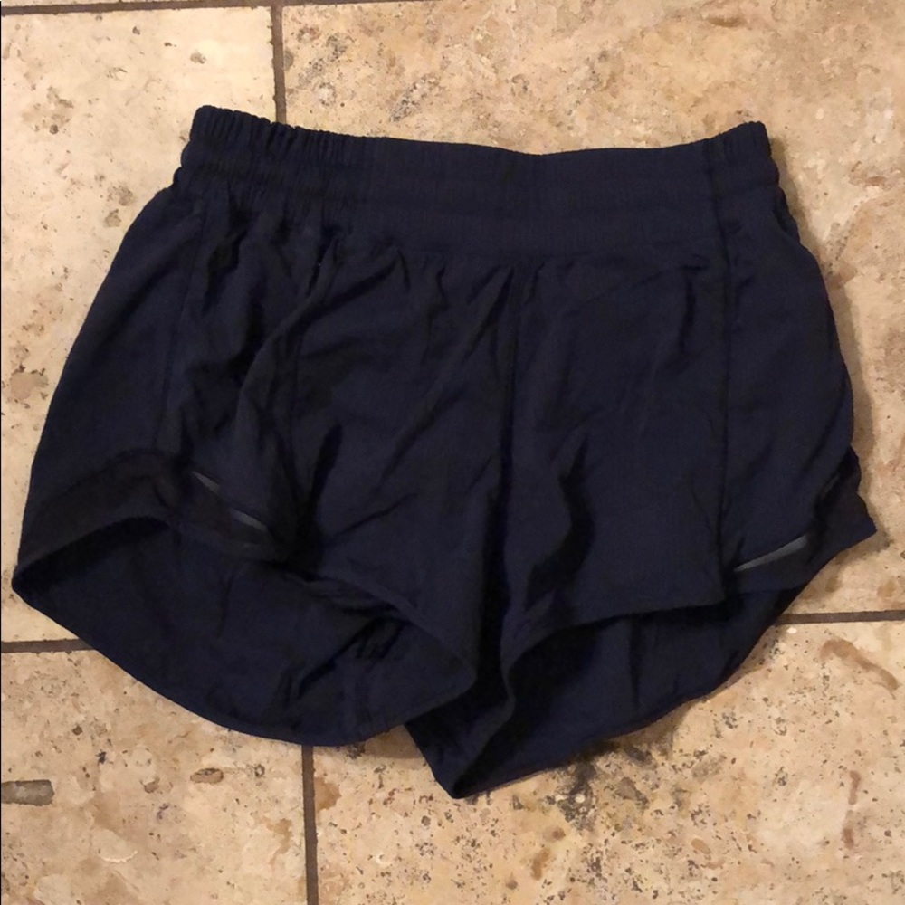 Lululemon hotty hot short 2.5 inches